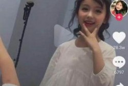 抖音娱乐圈爆料美女,神秘美女生日曝光，颜值与才华并存引热议”